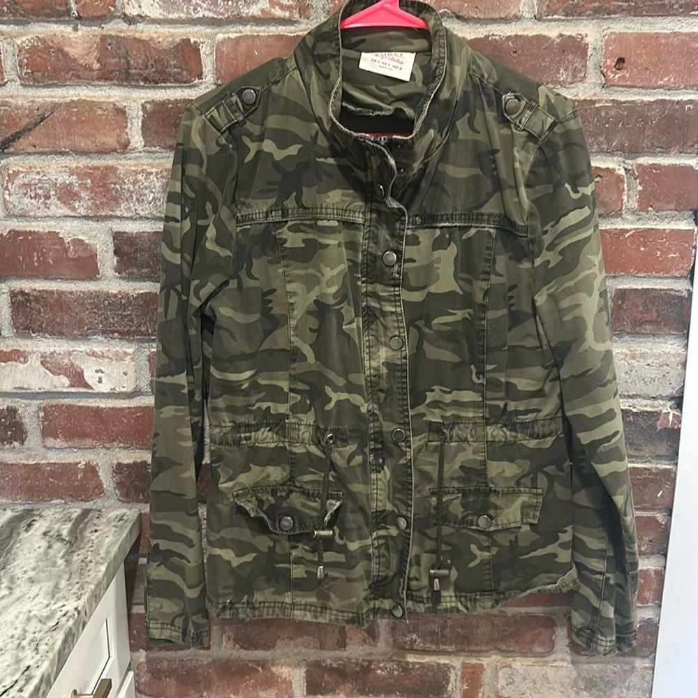 Camouflage light weight jacket